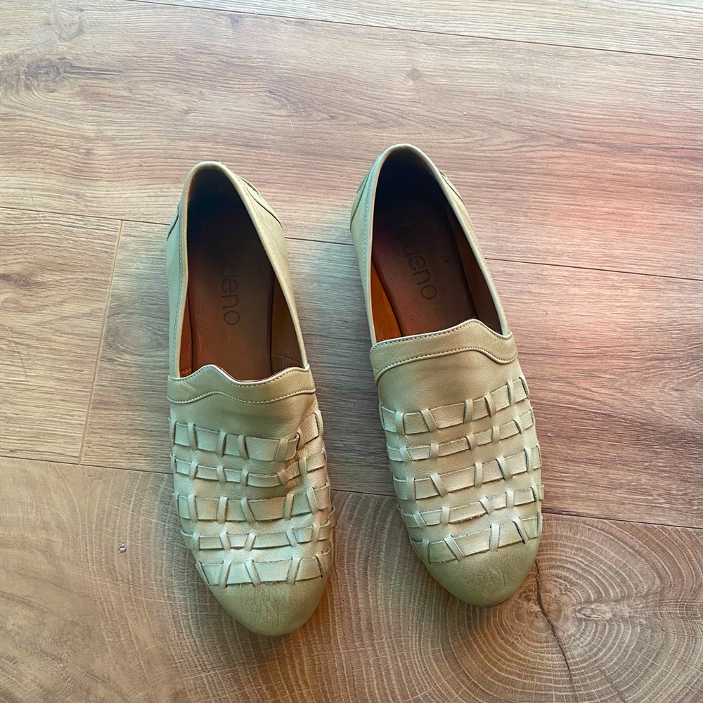 Pistachio Green Bueno flats